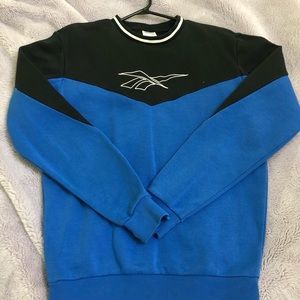 Reebok men’s crew neck. Fits a women size XS or Small.